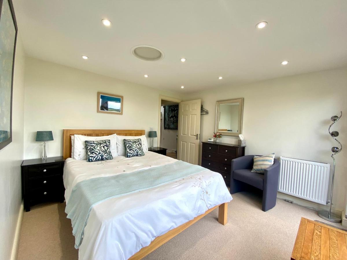 A Secluded Self Contained Country Suite With A View - Parking, Easy Access To Bath 코샘 외부 사진