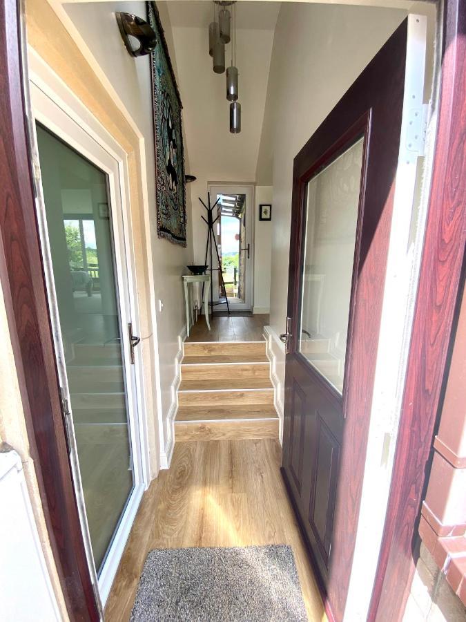 A Secluded Self Contained Country Suite With A View - Parking, Easy Access To Bath 코샘 외부 사진
